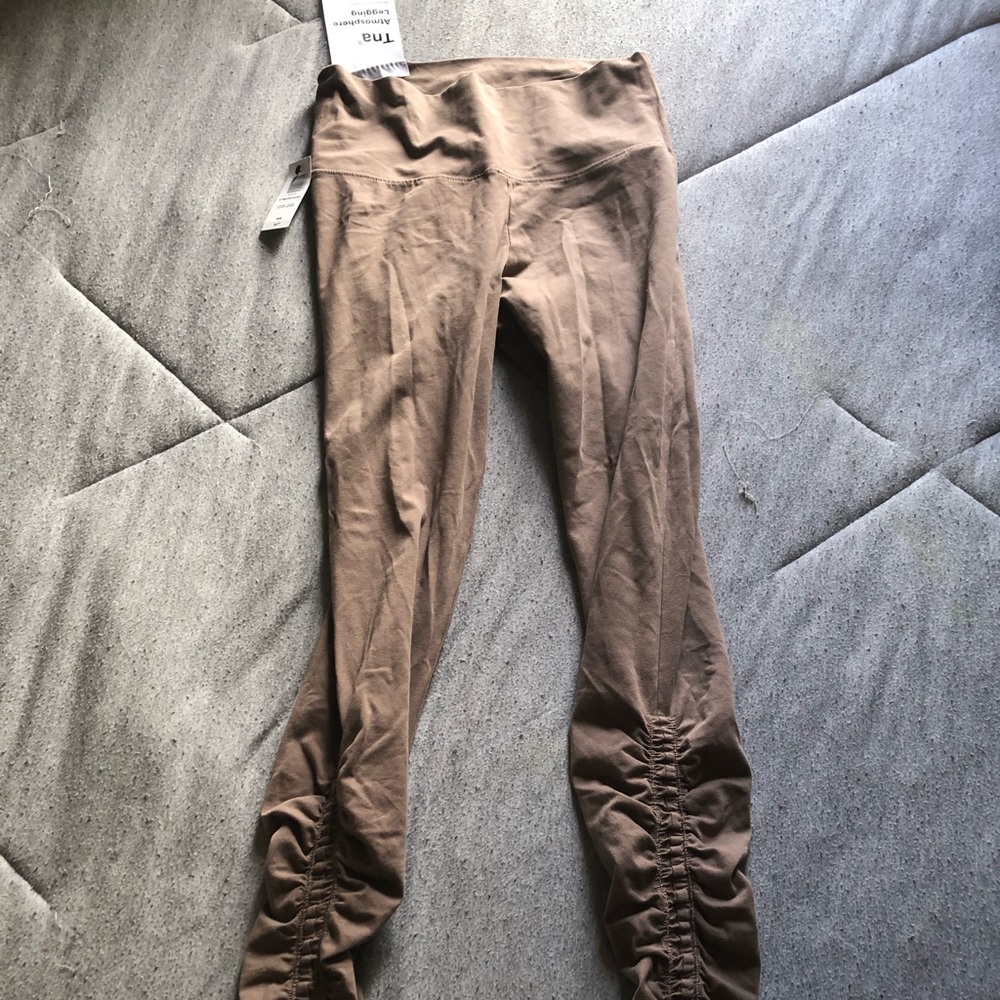 BNWT ARITIZIA TNA ATMOSPHERE LEGGINGS IN MEDIUM
